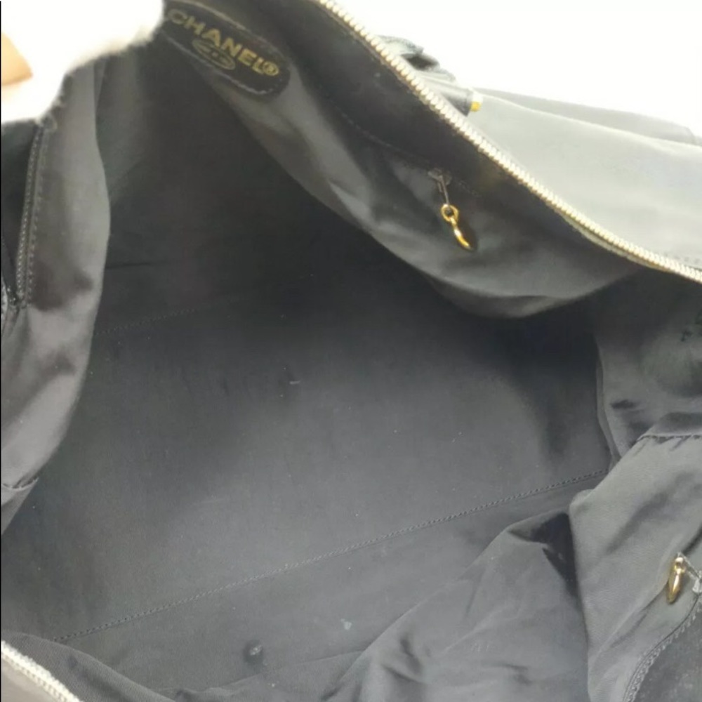 CHANEL XXL 100% AUTH leather Boston travel/gym bag - Picture 5 of 14